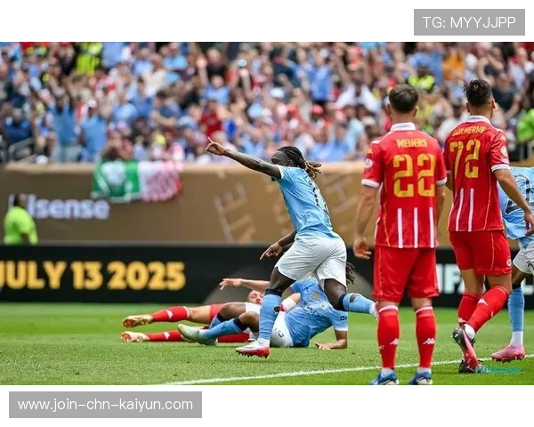 曼城推进如潮水般涌动