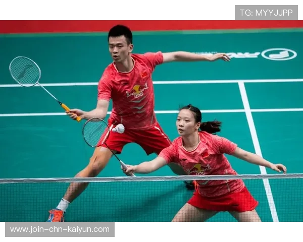 羽毛球接杀反抽，节奏快到看不清